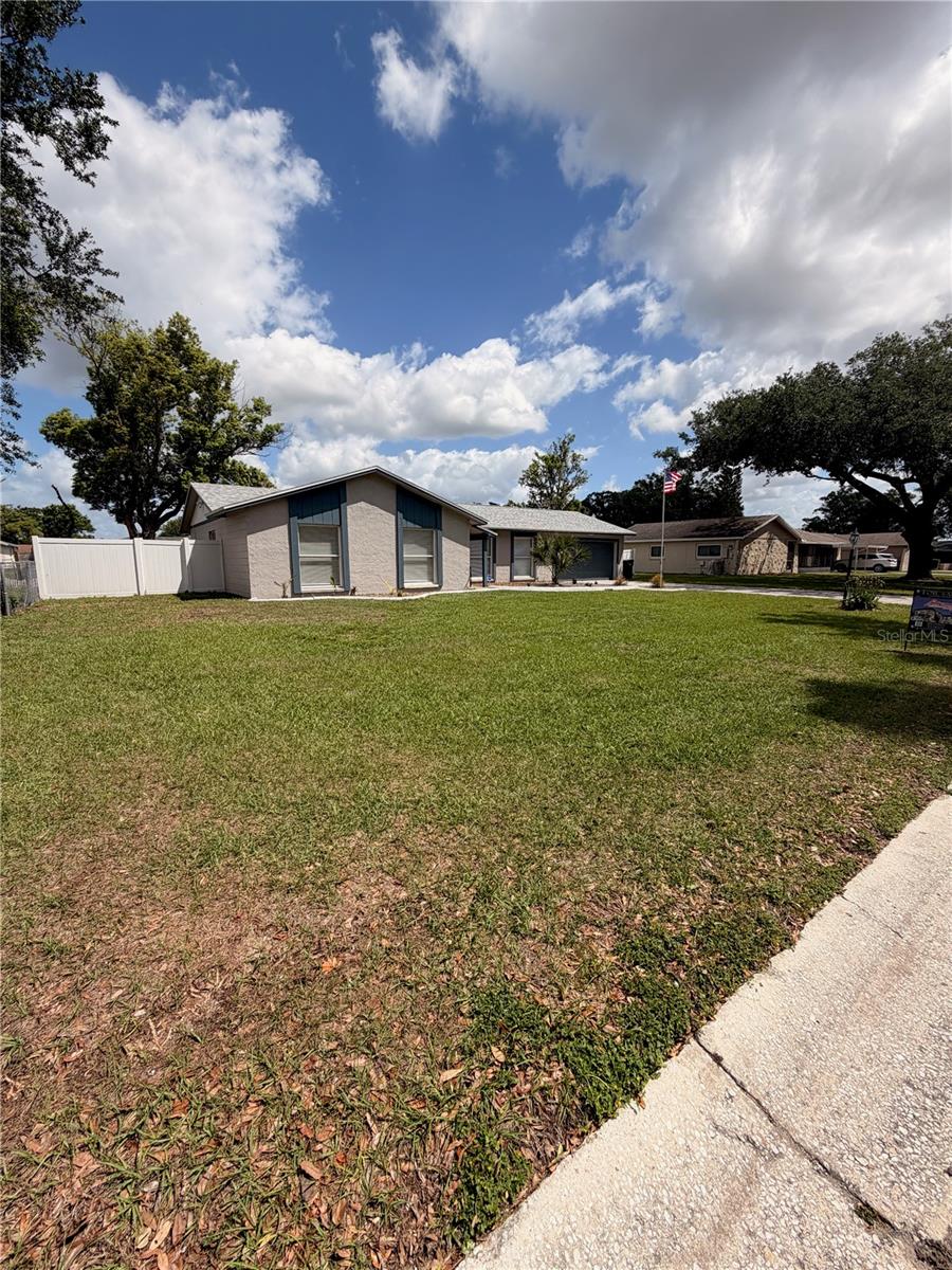 1210 Lady Elaine Dr, Valrico, FL 33594 photo