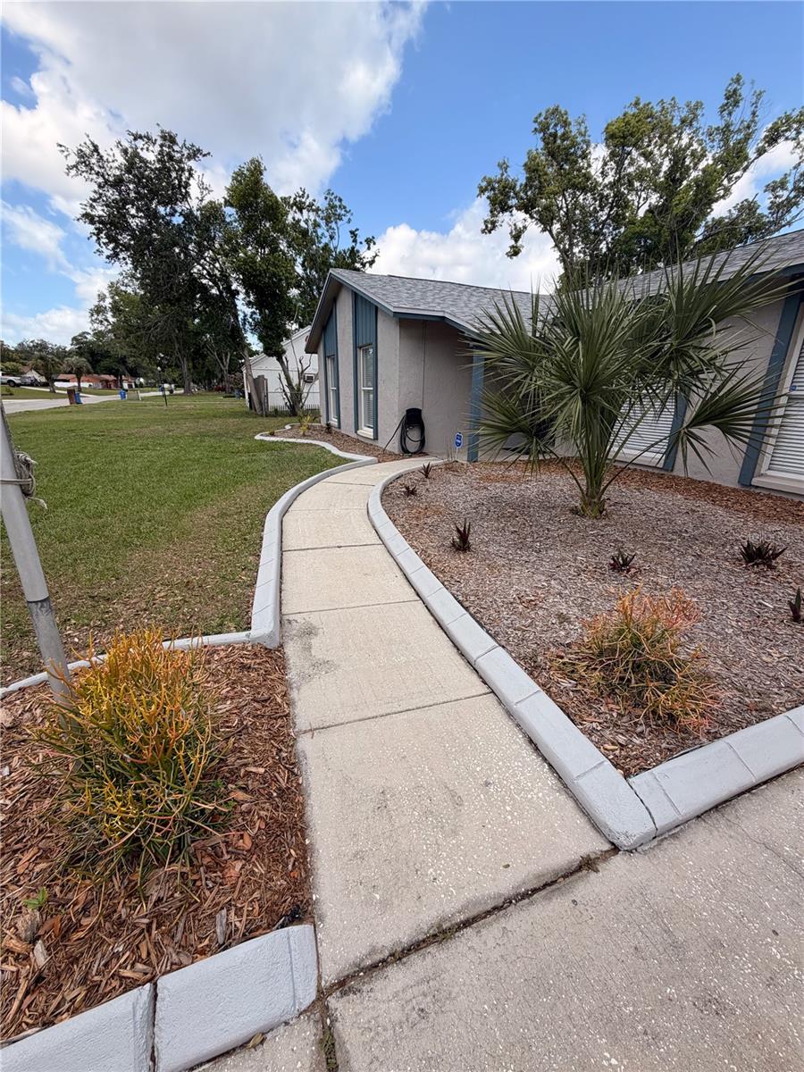 1210 Lady Elaine Dr, Valrico, FL 33594 photo
