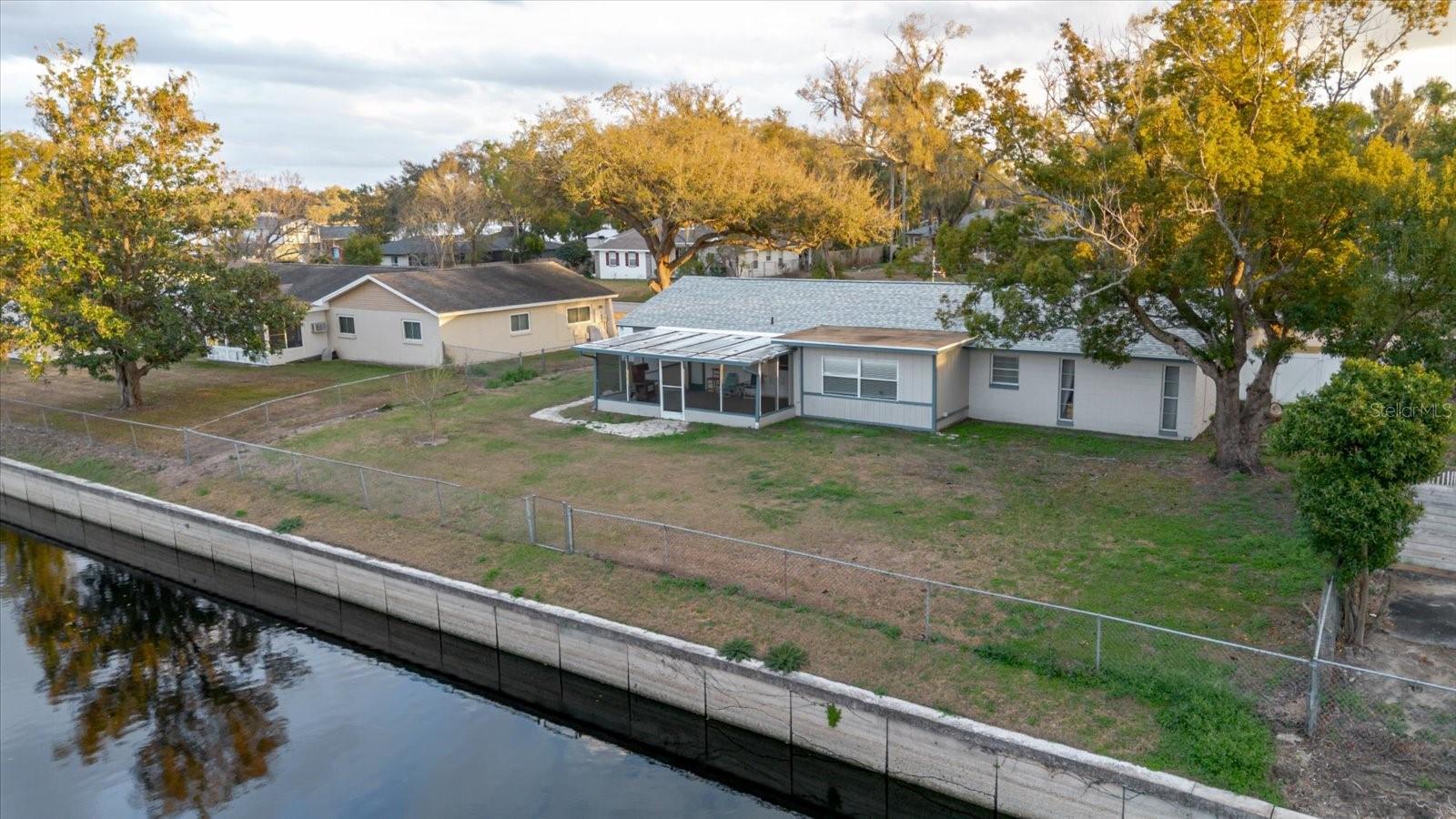 1210 Lady Elaine Dr, Valrico, FL 33594 photo