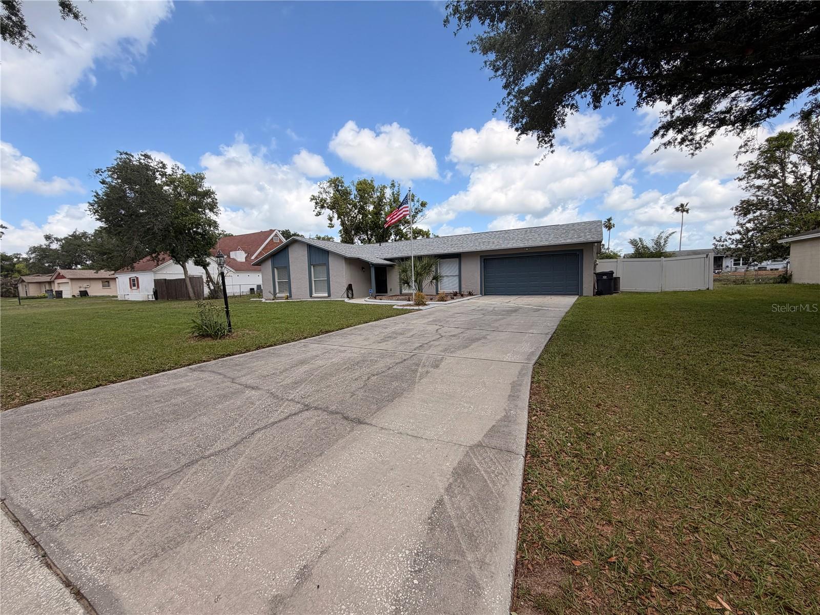 1210 Lady Elaine Dr, Valrico, FL 33594 photo