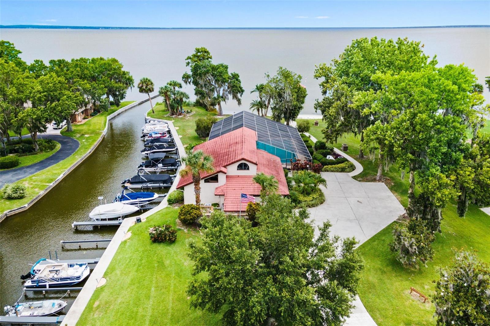 402 Clusterwood Dr, Yalaha, FL 34797 photo