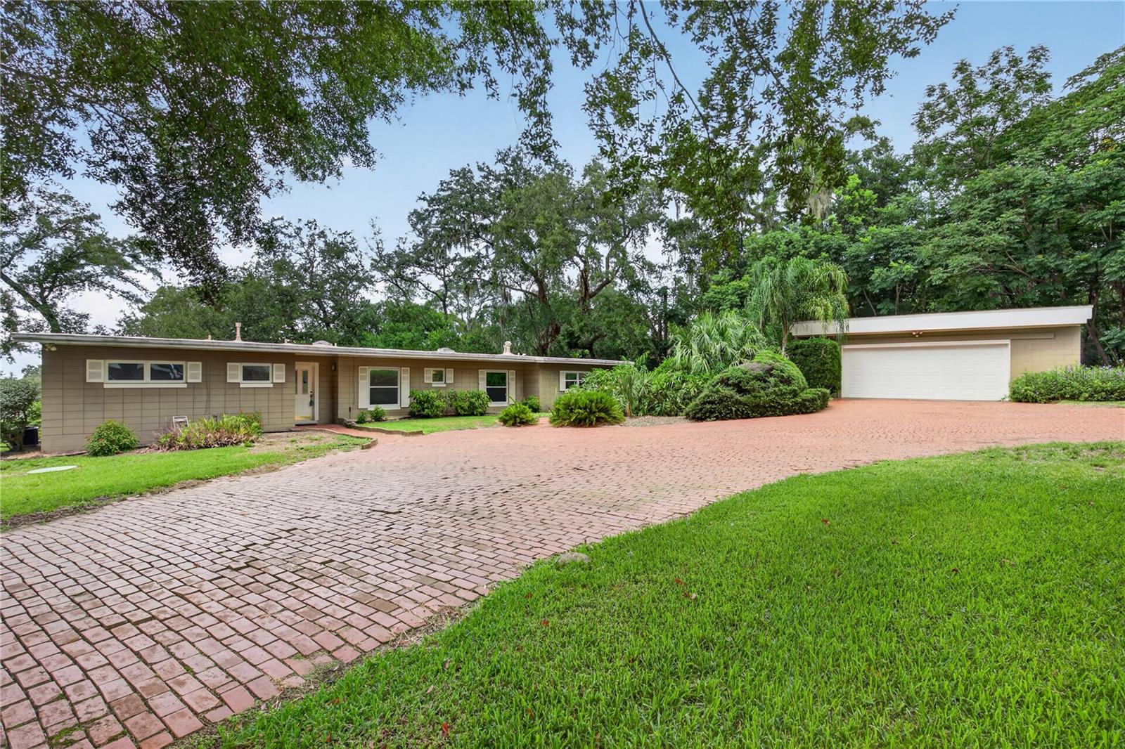 2435 Broadvue Ave, Eustis, FL 32726