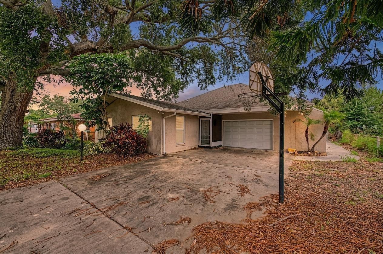 1647 Summerdale Dr, Clearwater, FL 33764