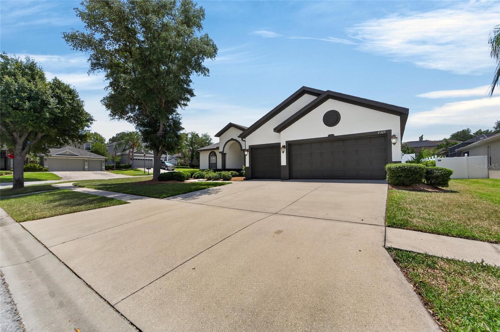 2309 Silver Trumpet Ct, Valrico, FL 33594 photo