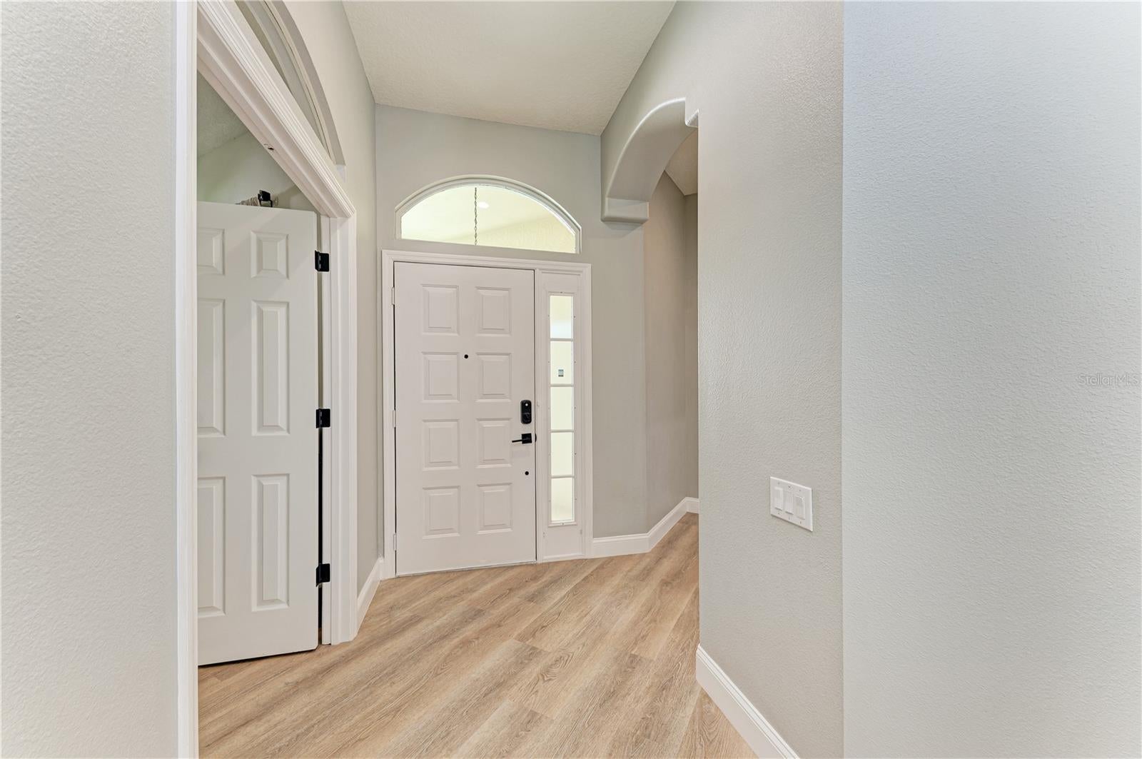 6622 Oakbrooke Cir, Bradenton, FL 34202 photo