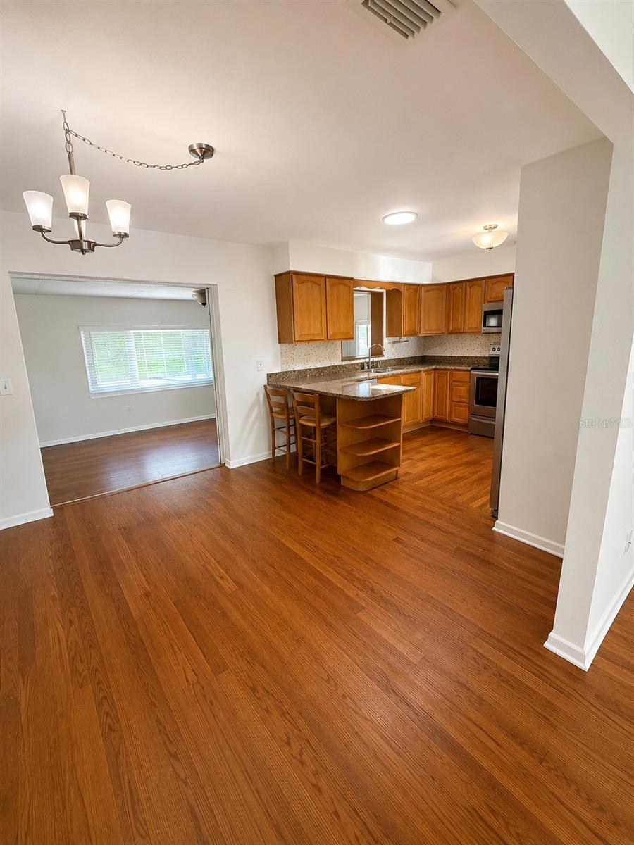 11102 28 St, Tampa, FL 33612 photo