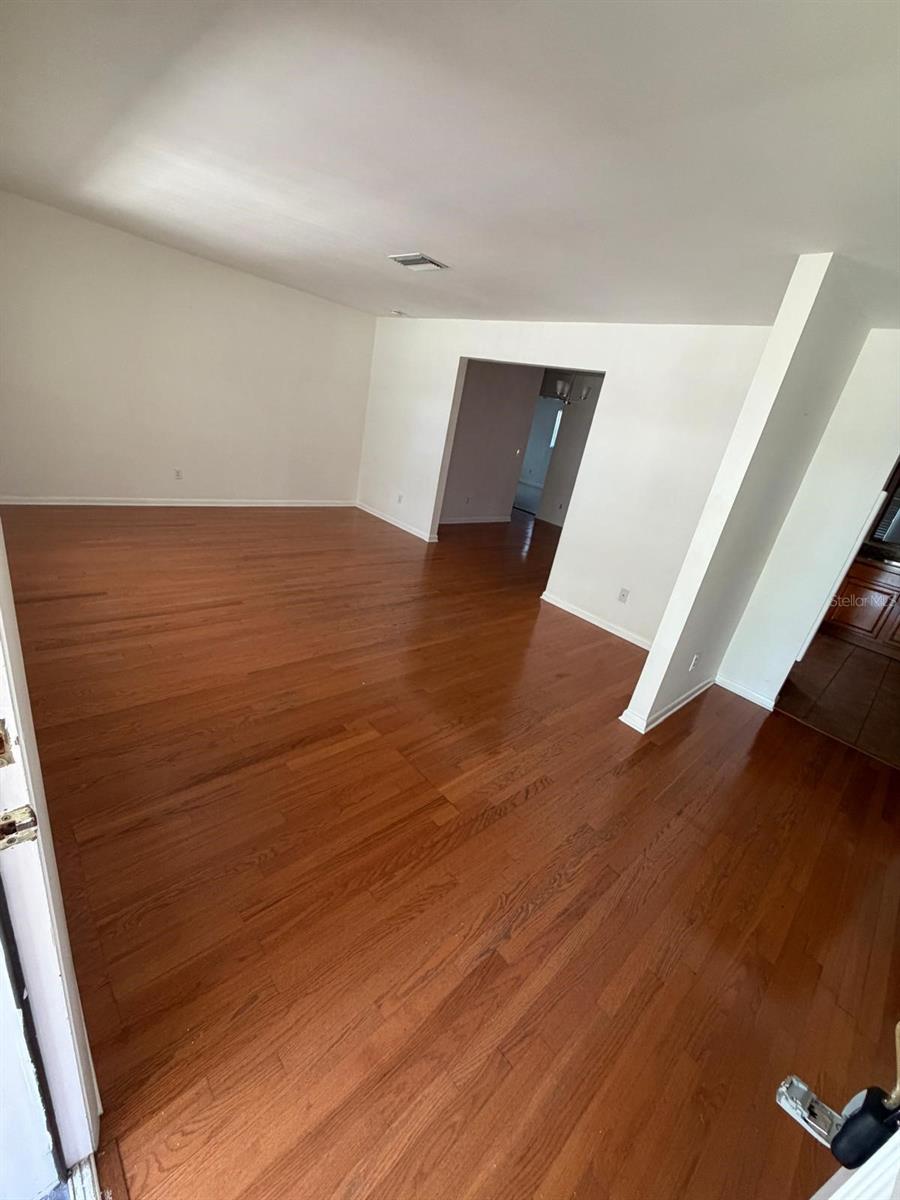 11102 28 St, Tampa, FL 33612 photo