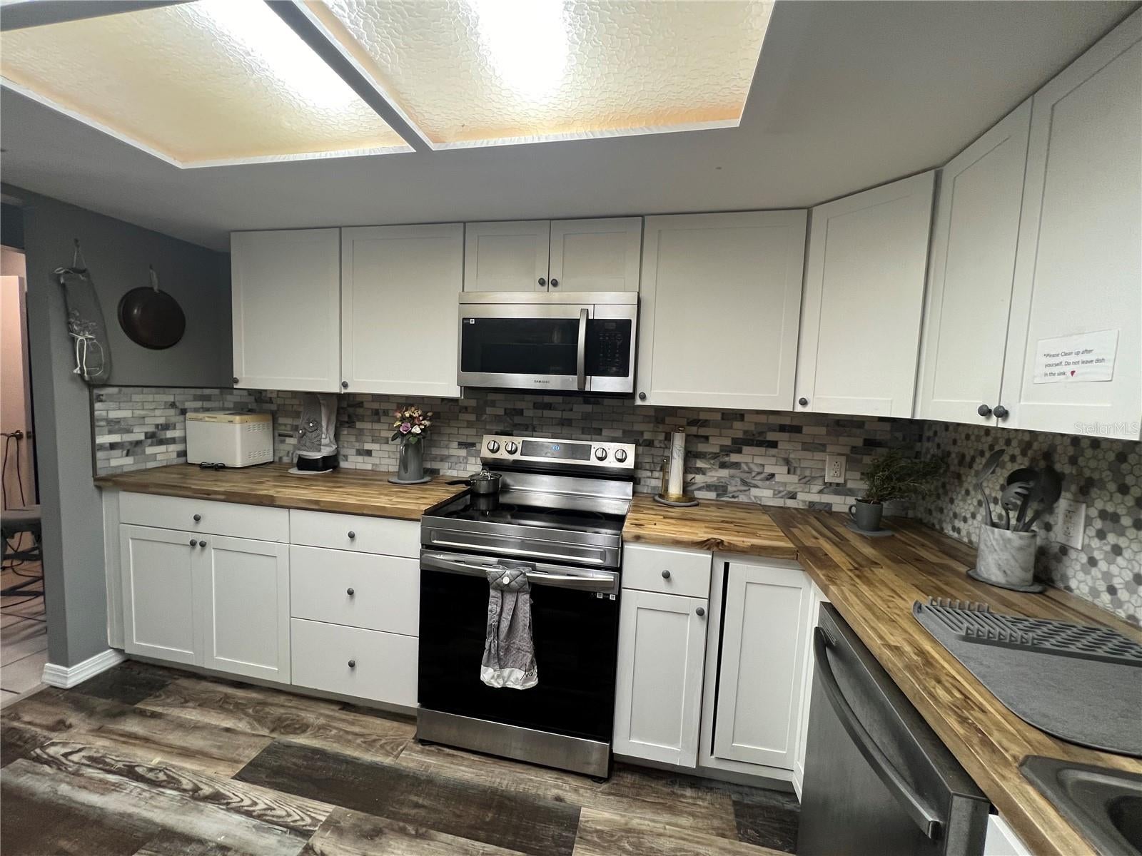220 NE 11 St, Crystal River, FL 34428 photo