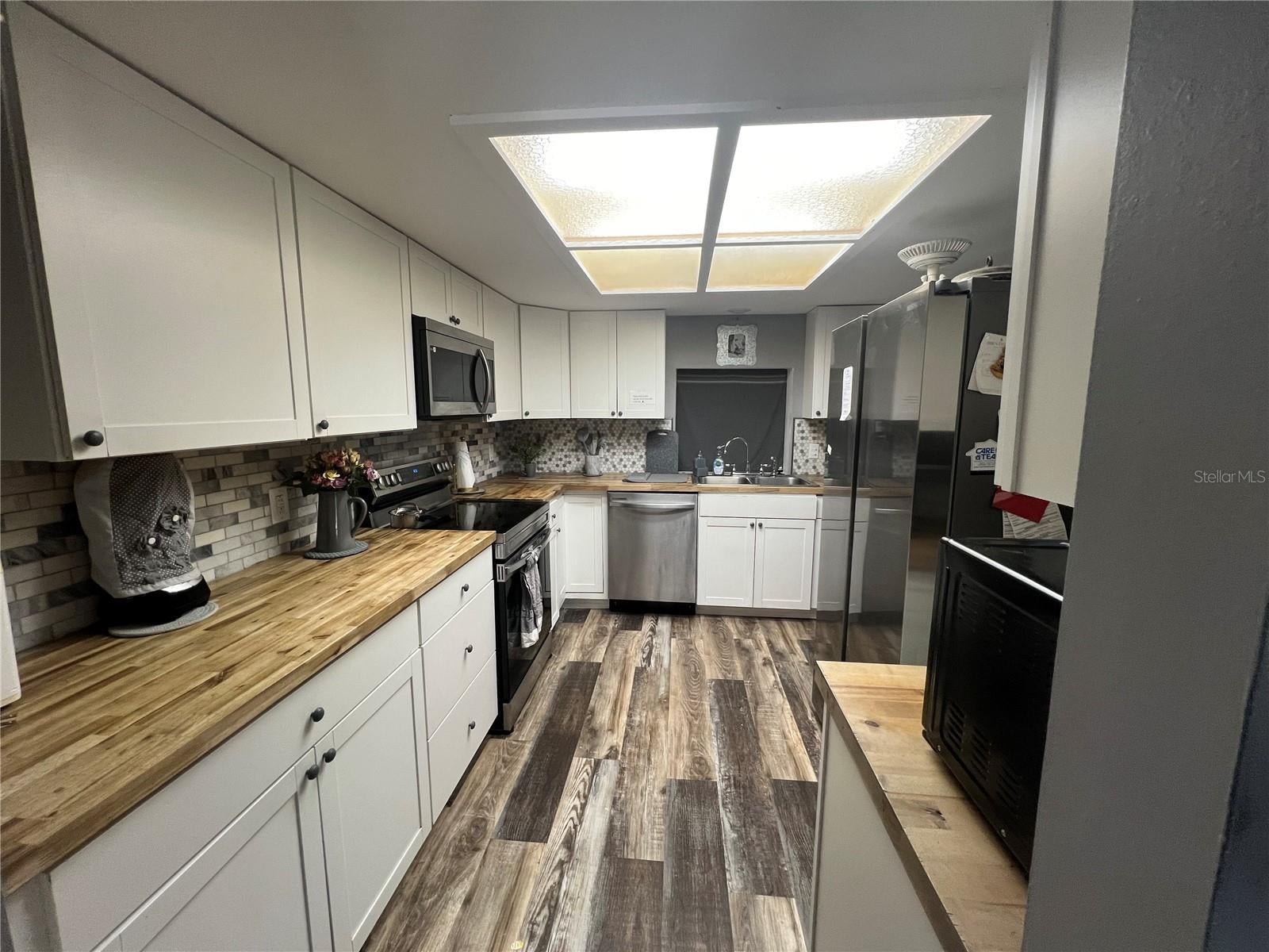 220 NE 11 St, Crystal River, FL 34428 photo