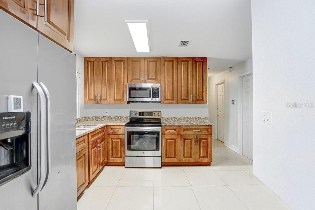 6923 N Himes Ave, Tampa, FL 33614 photo