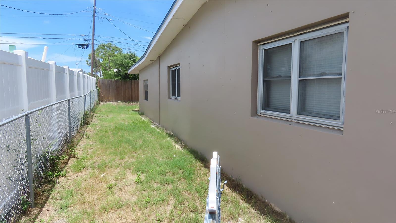 12208 105 St, Largo, FL 33773 photo