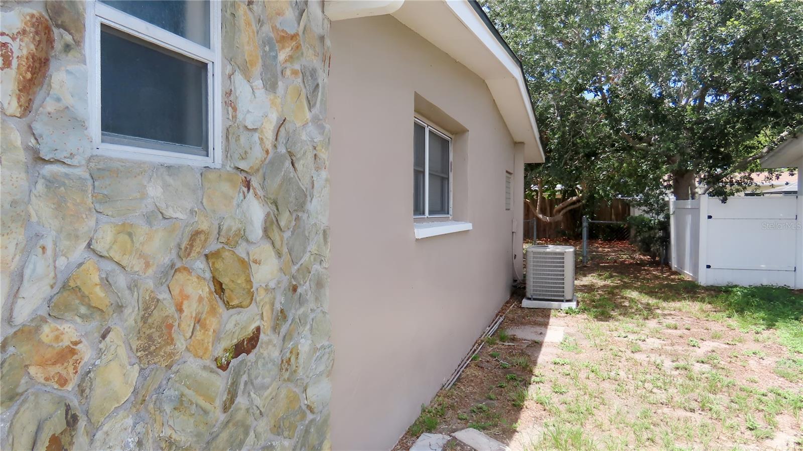 12208 105 St, Largo, FL 33773 photo