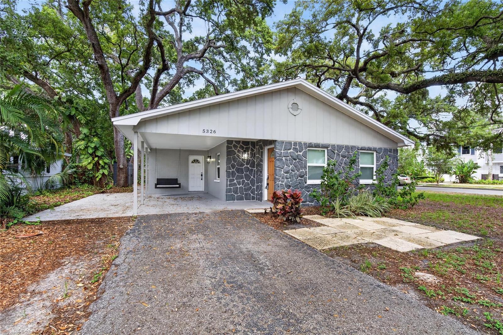 5326 Russell St, Tampa, FL 33611