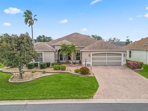 Single Family Residence in THE VILLAGES FL 2410 TAMARINDO DRIVE.jpg