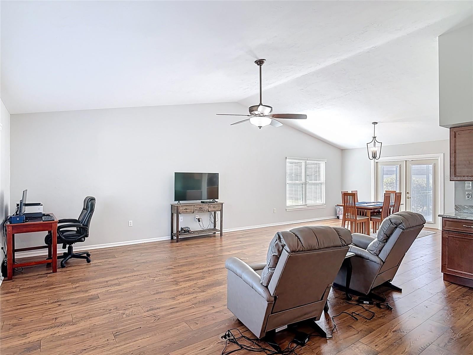 1807 Virginia Ct, Tavares, FL 32778 photo