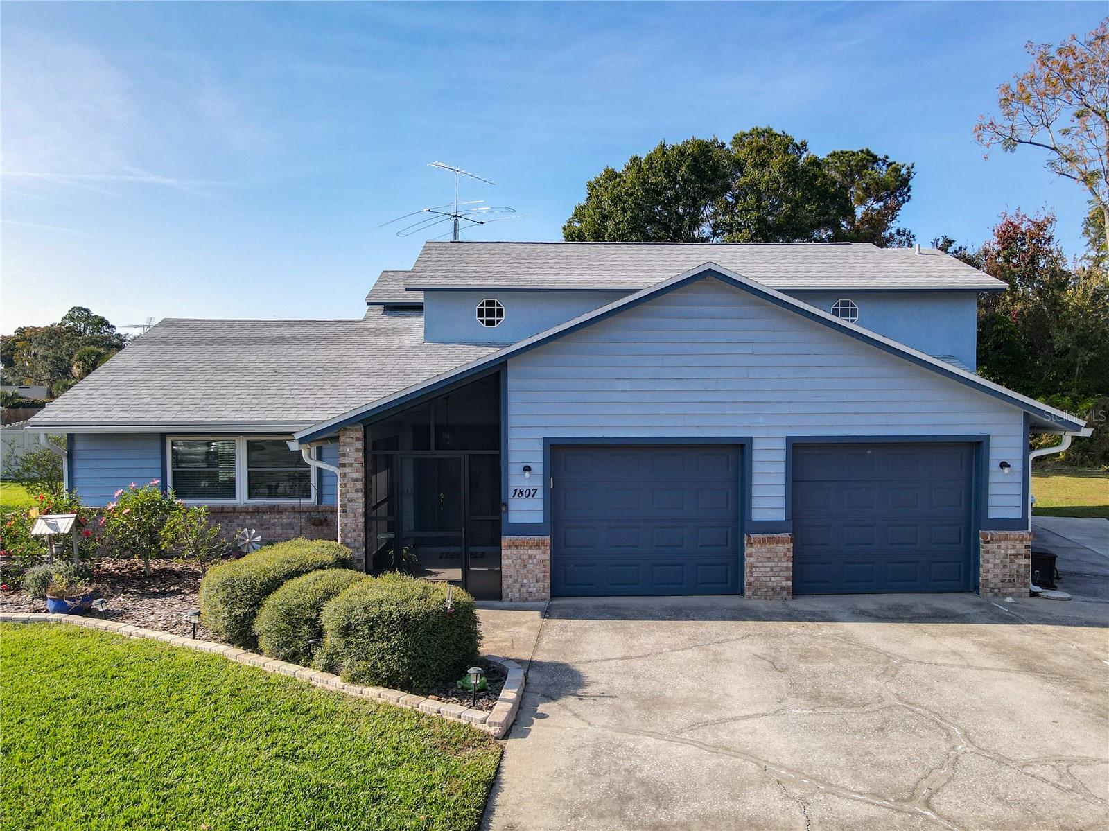 1807 Virginia Ct, Tavares, FL 32778 photo