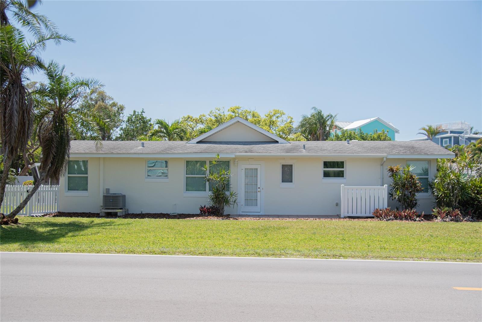 117 79 St, Holmes Beach, FL 34217 photo