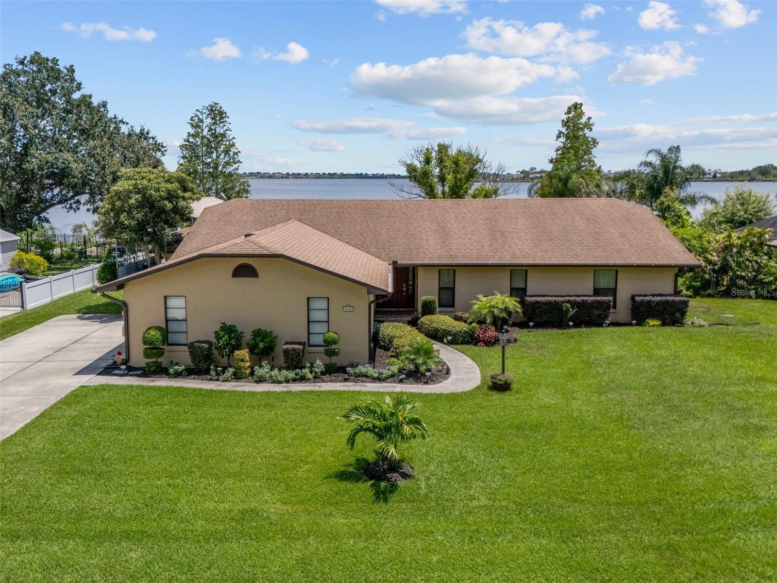926 Van Dr, Auburndale, FL 33823