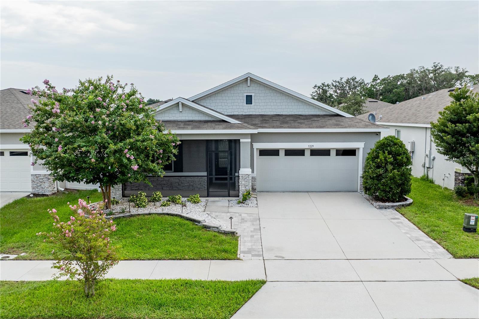5229 Meadow Song Dr, Okahumpka, FL 34762
