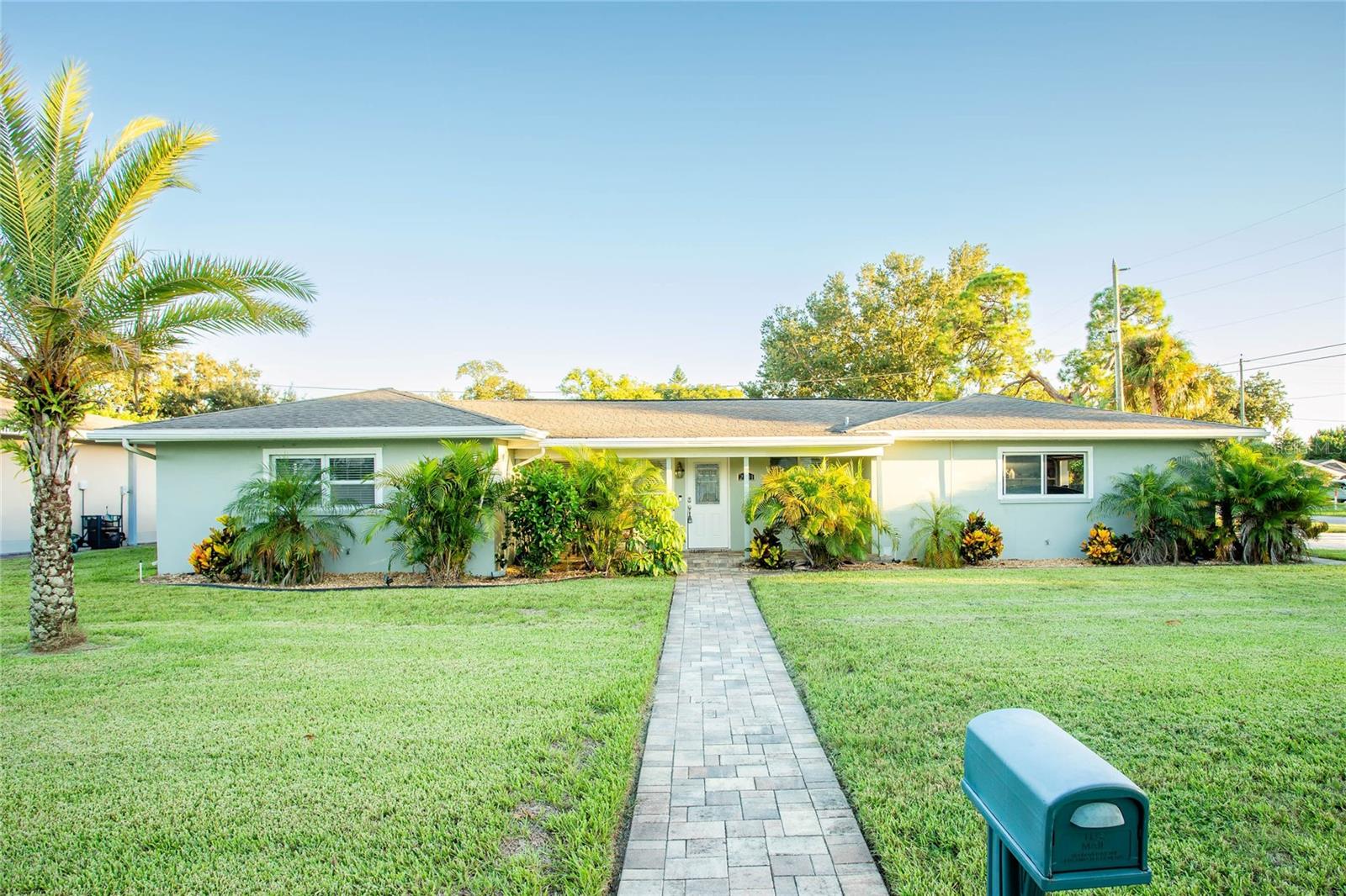 2001 Magnolia Dr, Clearwater, FL 33764