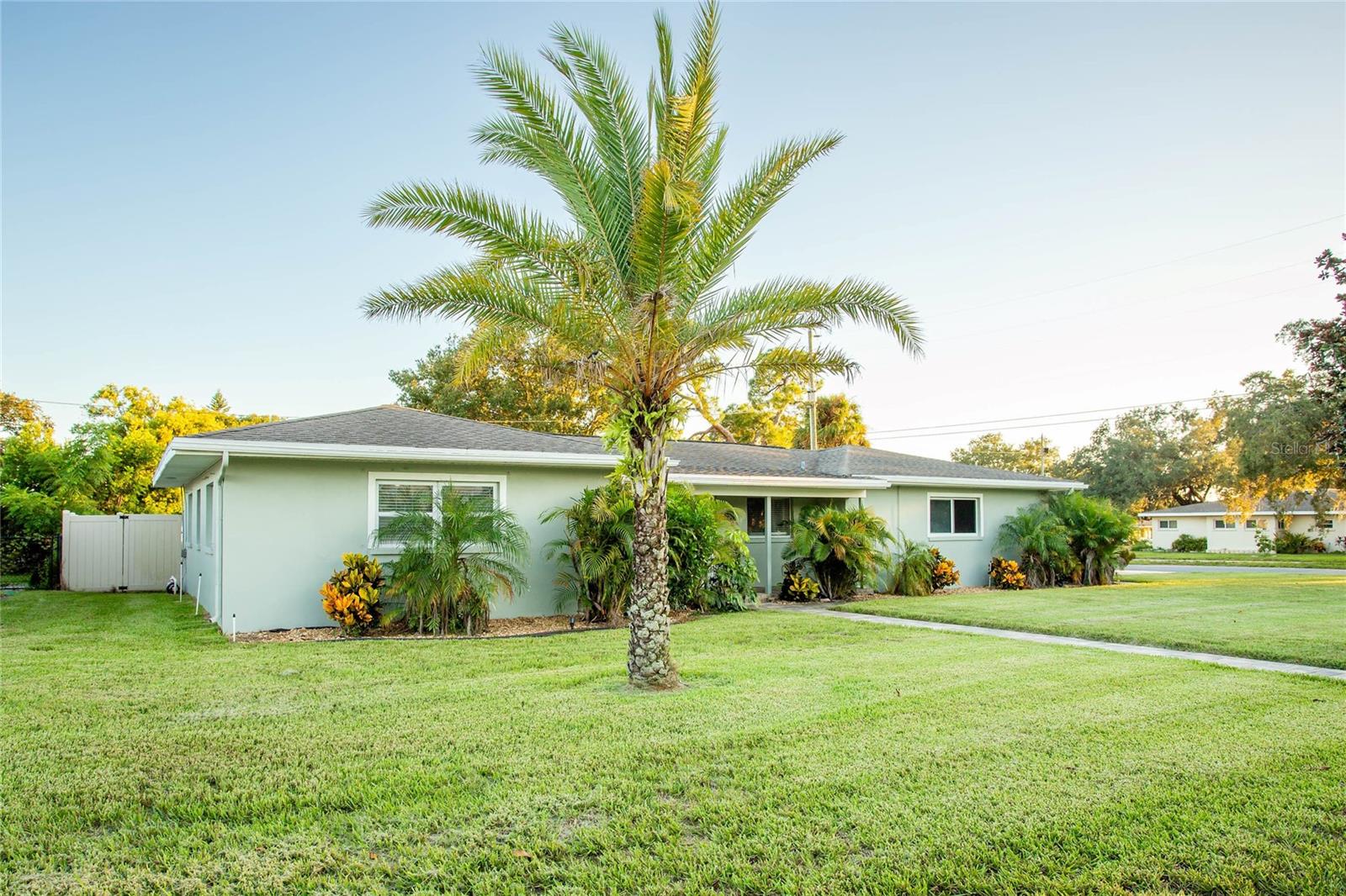 2001 Magnolia Dr, Clearwater, FL 33764 photo