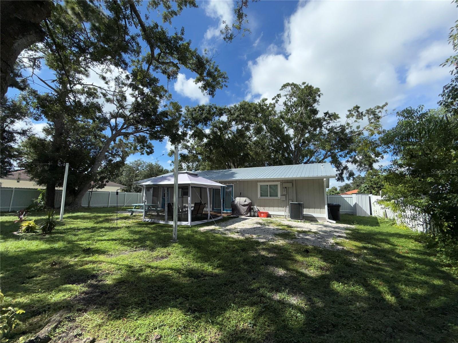 3988 San Luis Dr, Sarasota, FL 34235 photo