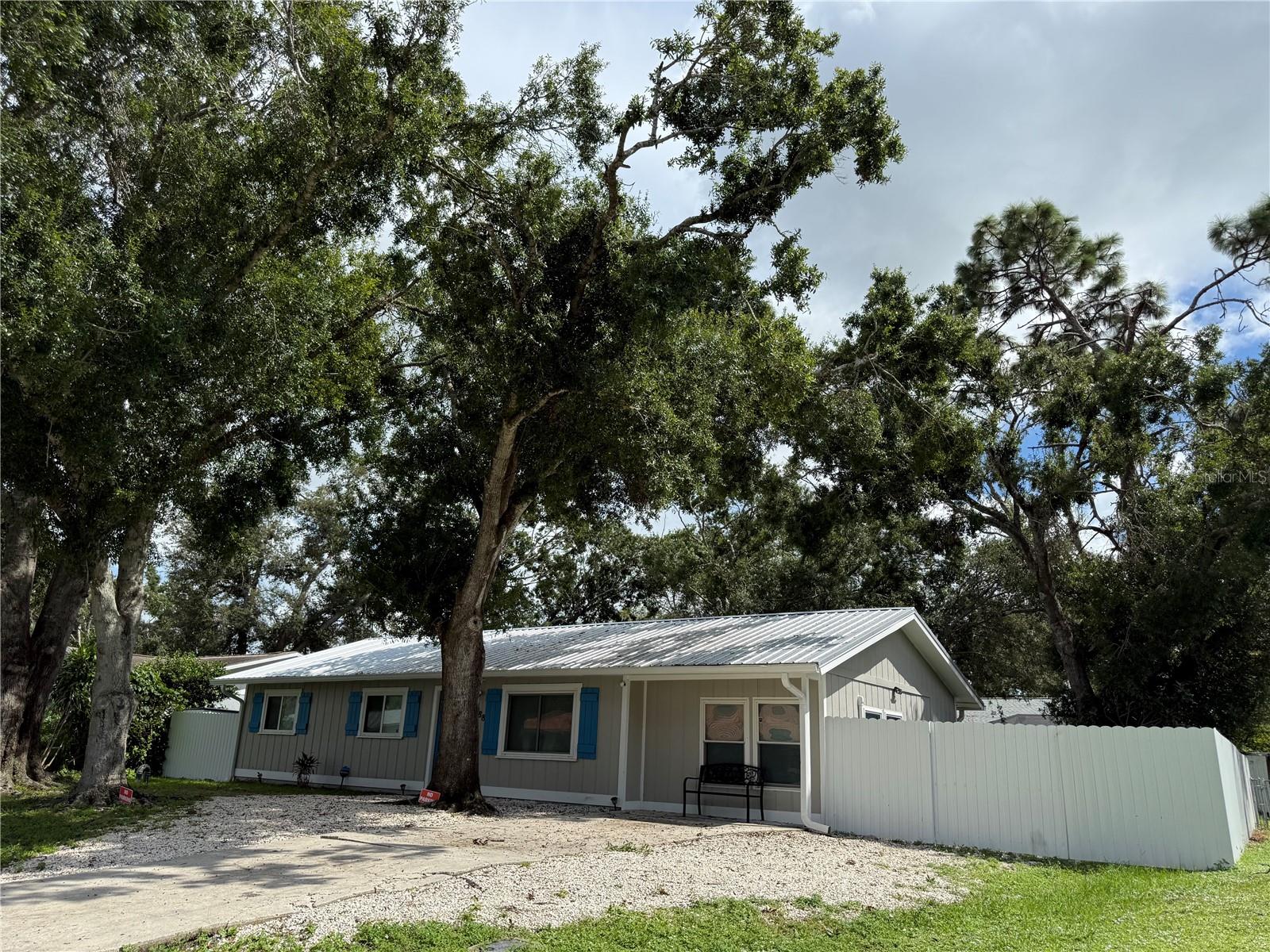 3988 San Luis Dr, Sarasota, FL 34235 photo