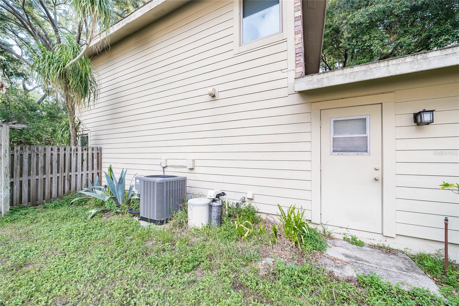 2501 Withy Ct, Tampa, FL 33618 photo