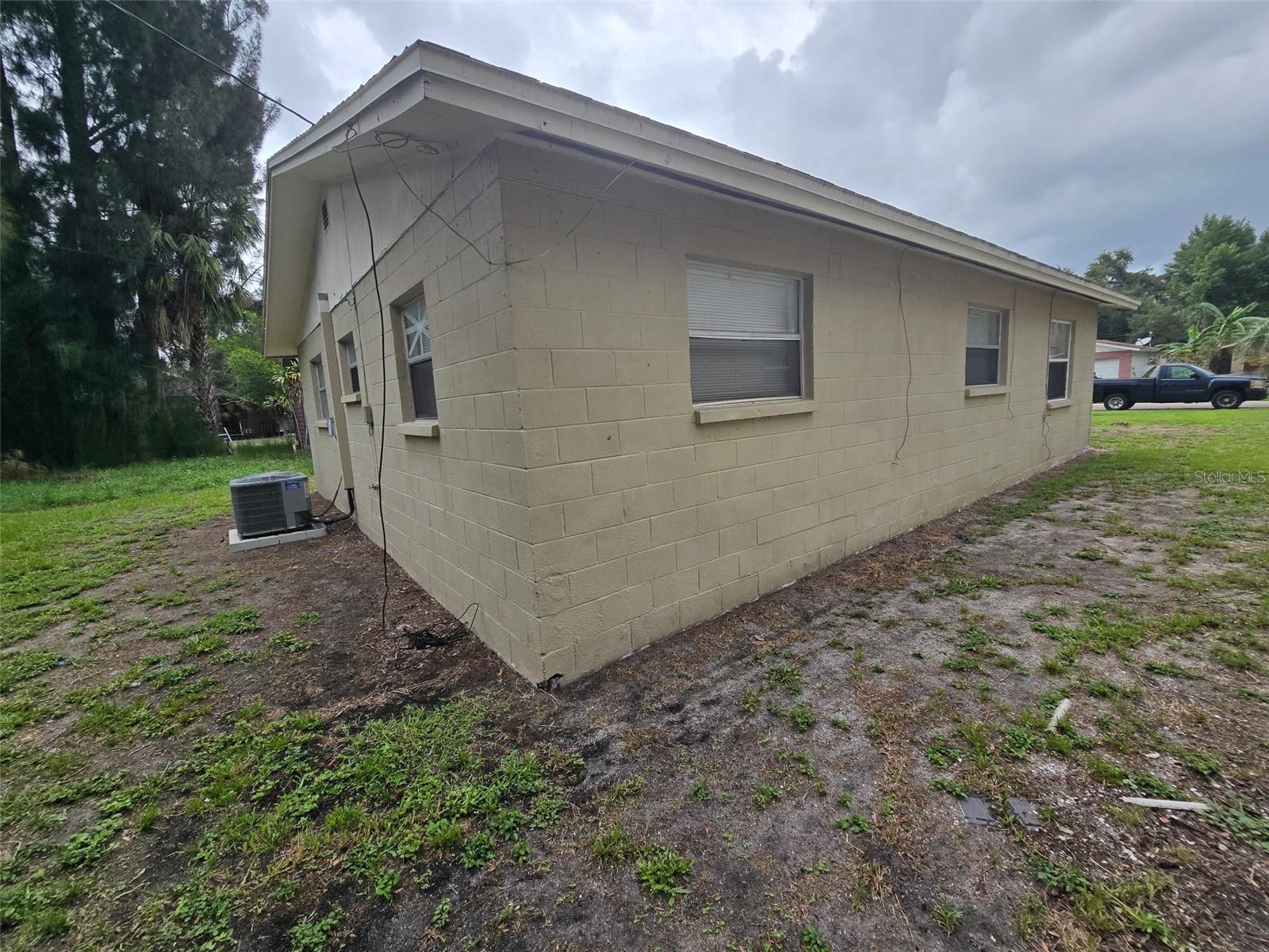 4542 21 Ave, Saint Petersburg, FL 33711 photo