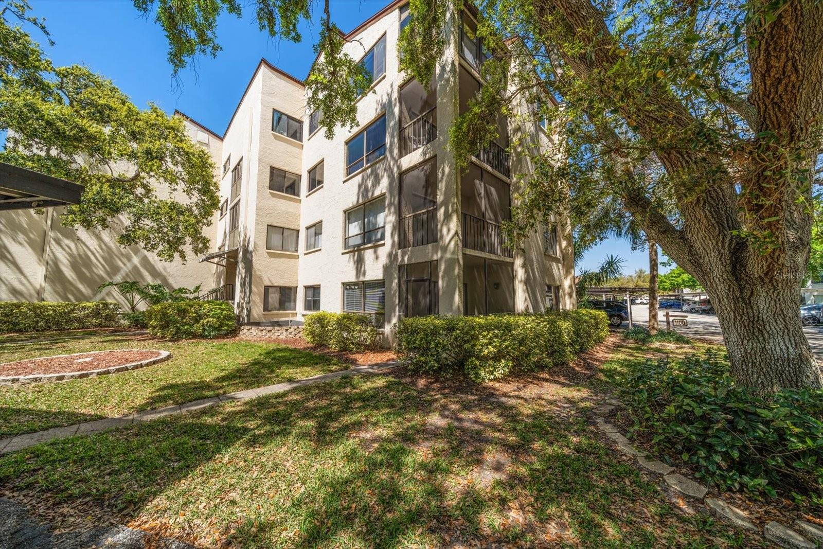 700 Starkey Rd, Largo, FL 33771