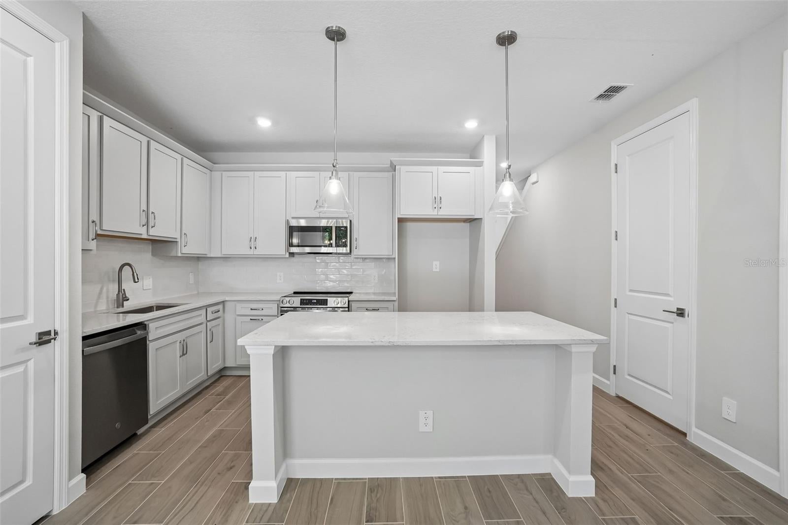 7328 Deer Valley Cir, Tampa, FL 33635 photo