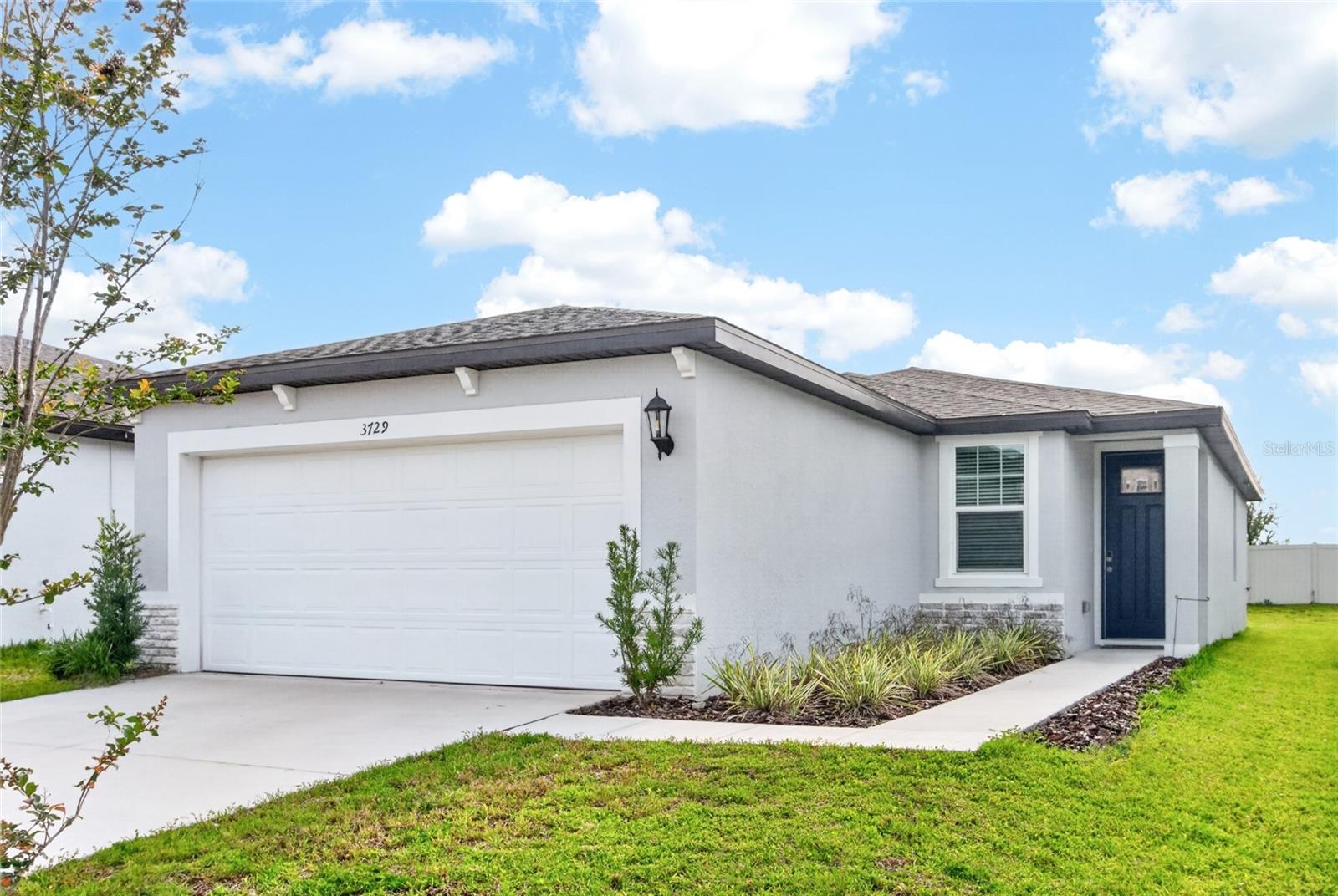 3729 Radiant Mountain Dr, Plant City, FL 33565 photo