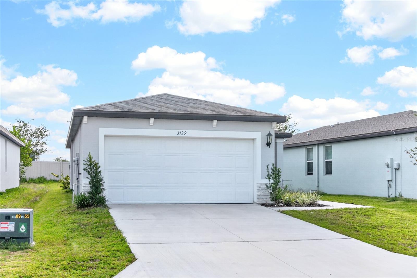 3729 Radiant Mountain Dr, Plant City, FL 33565 photo