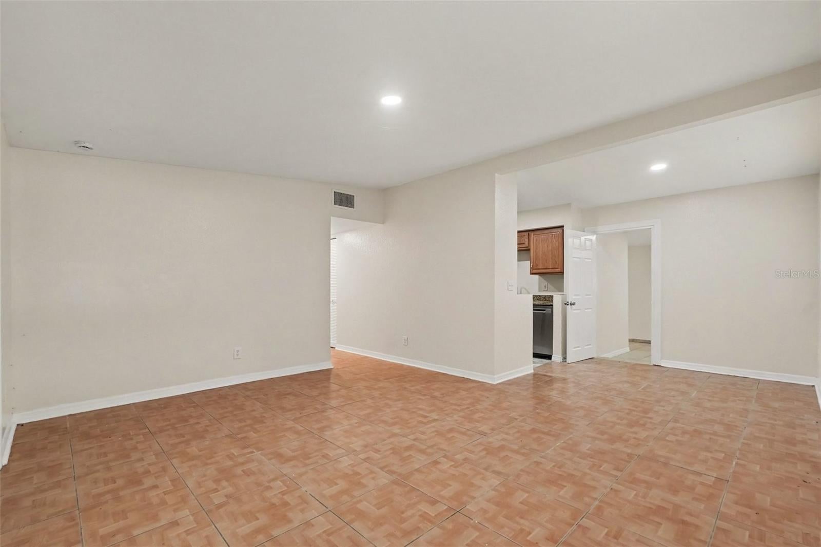 1503 W Linebaugh Ave, Tampa, FL 33612 photo