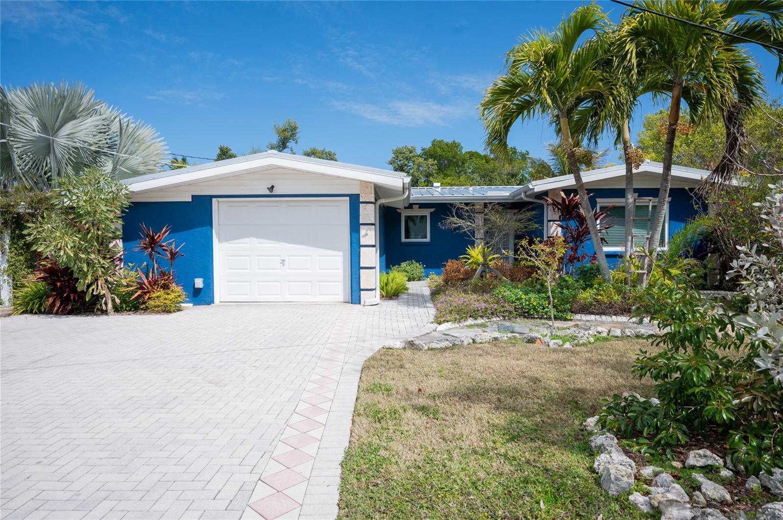 504 58 St, Holmes Beach, FL 34217