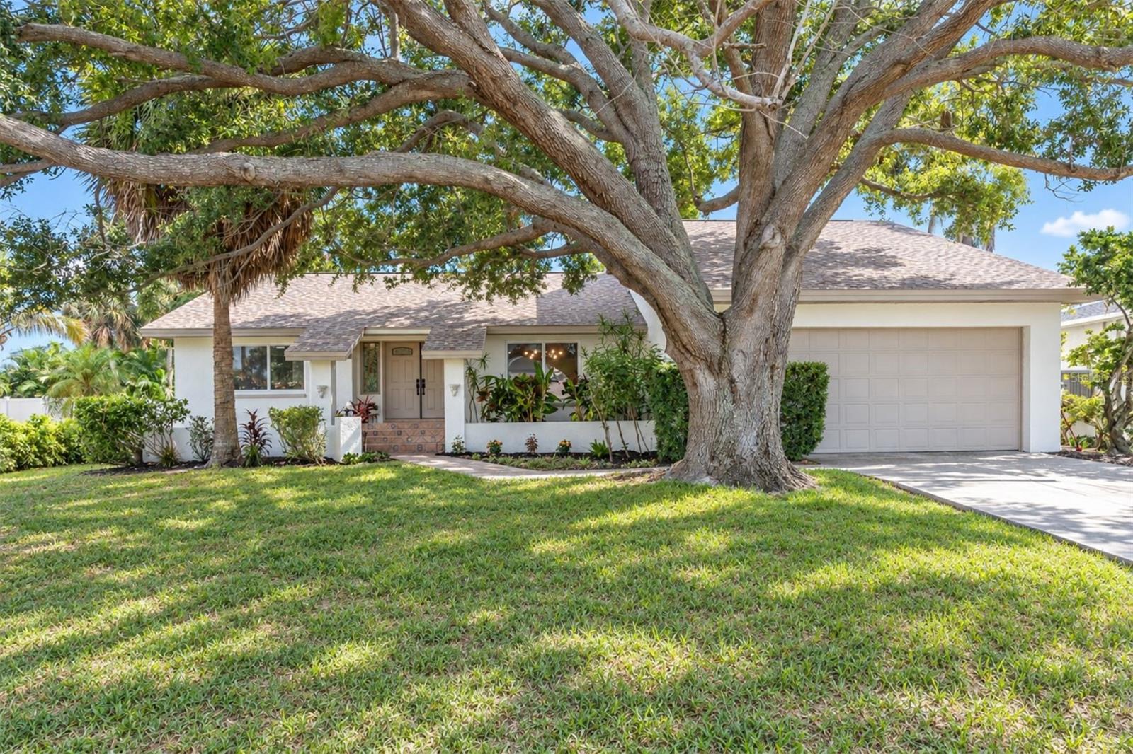 630 Pinta Dr, Tierra Verde, FL 33715 photo