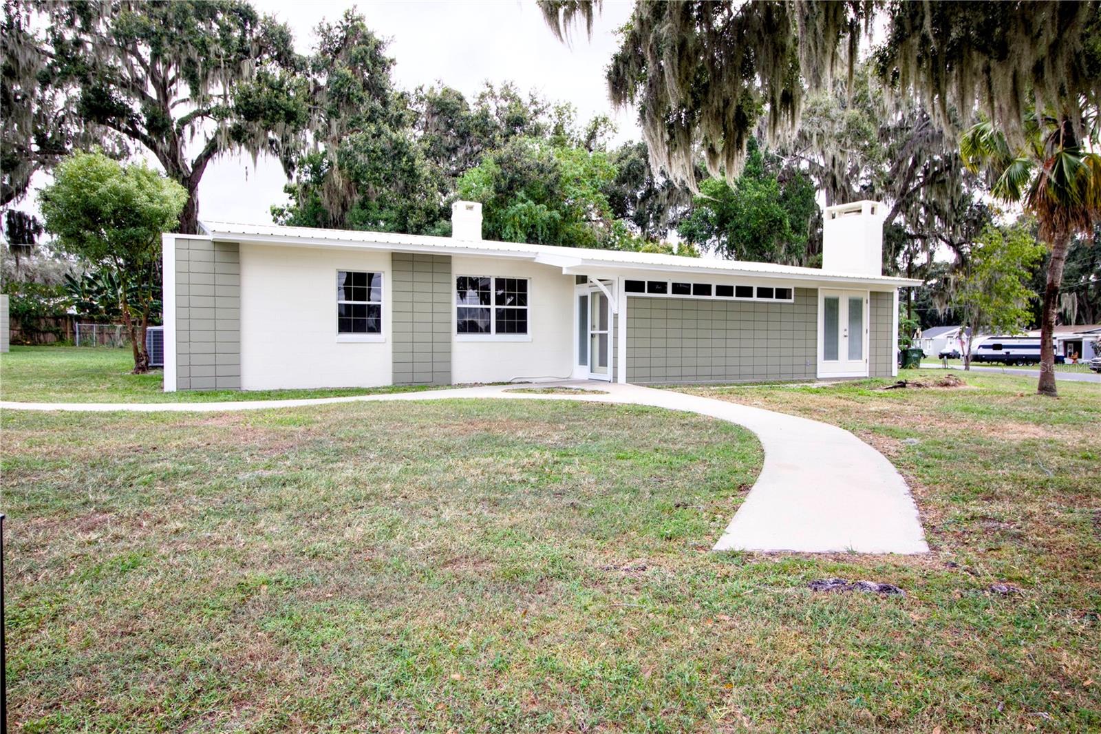 1114 Oak Dr, Leesburg, FL 34748