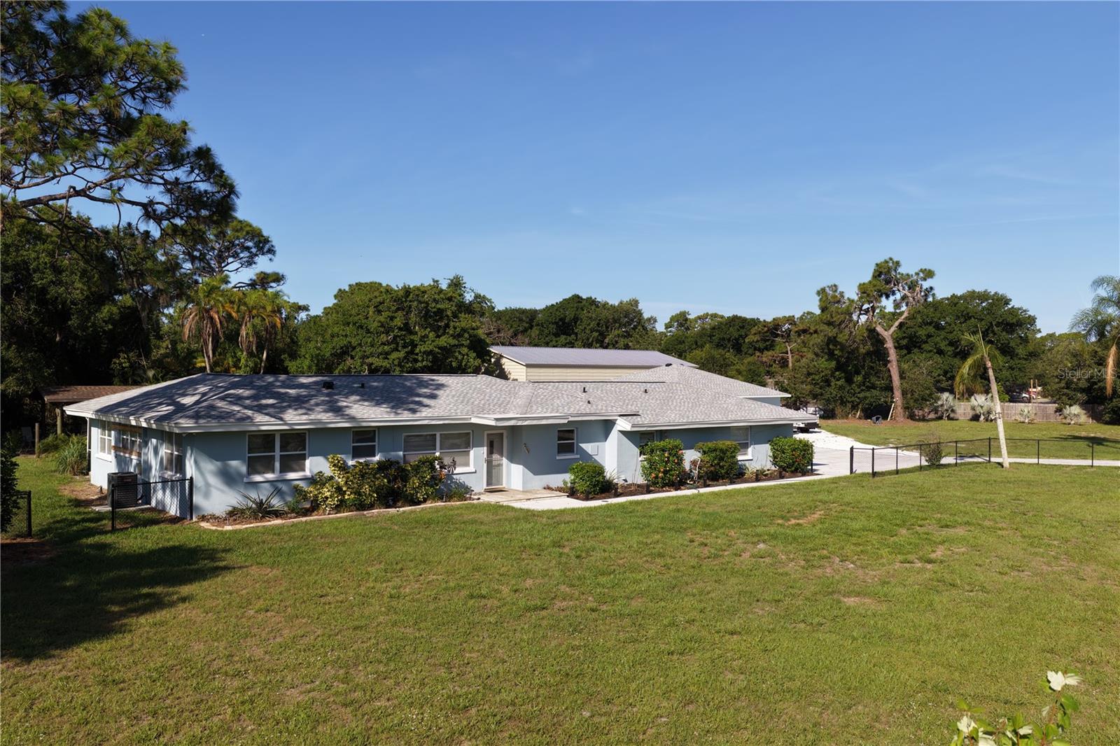 2746 53 St, Sarasota, FL 34234 photo