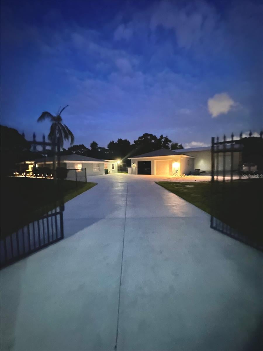 2746 53 St, Sarasota, FL 34234 photo
