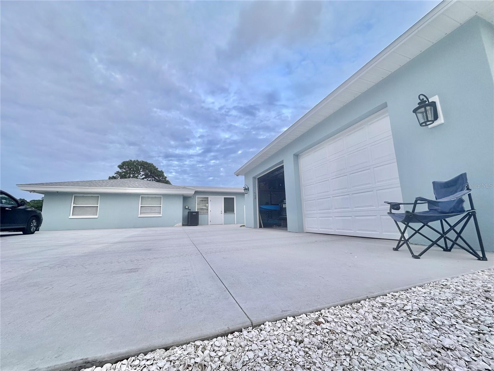 2746 53 St, Sarasota, FL 34234 photo