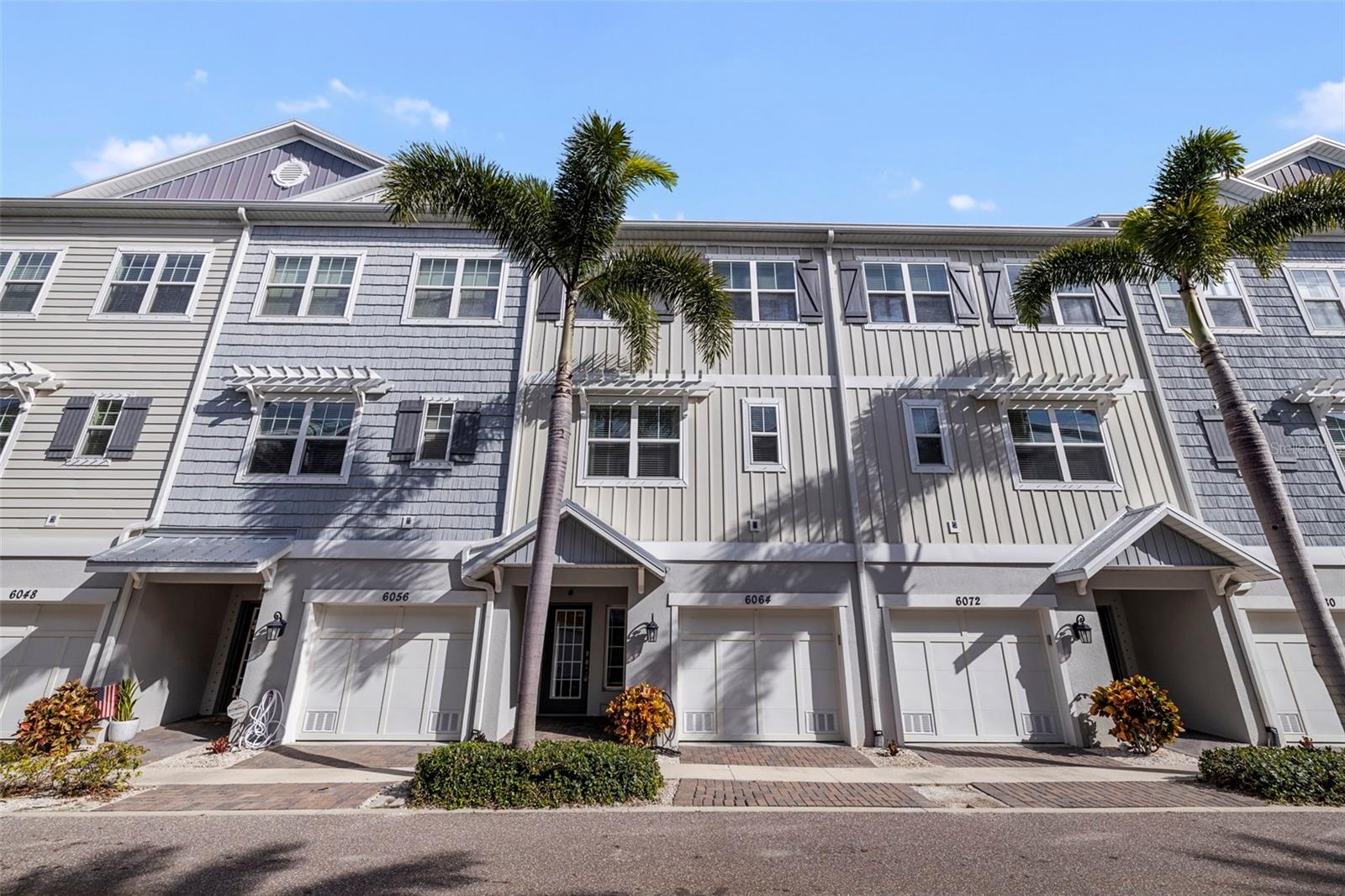 6064 Moorings Dr, Saint Petersburg, FL 33712