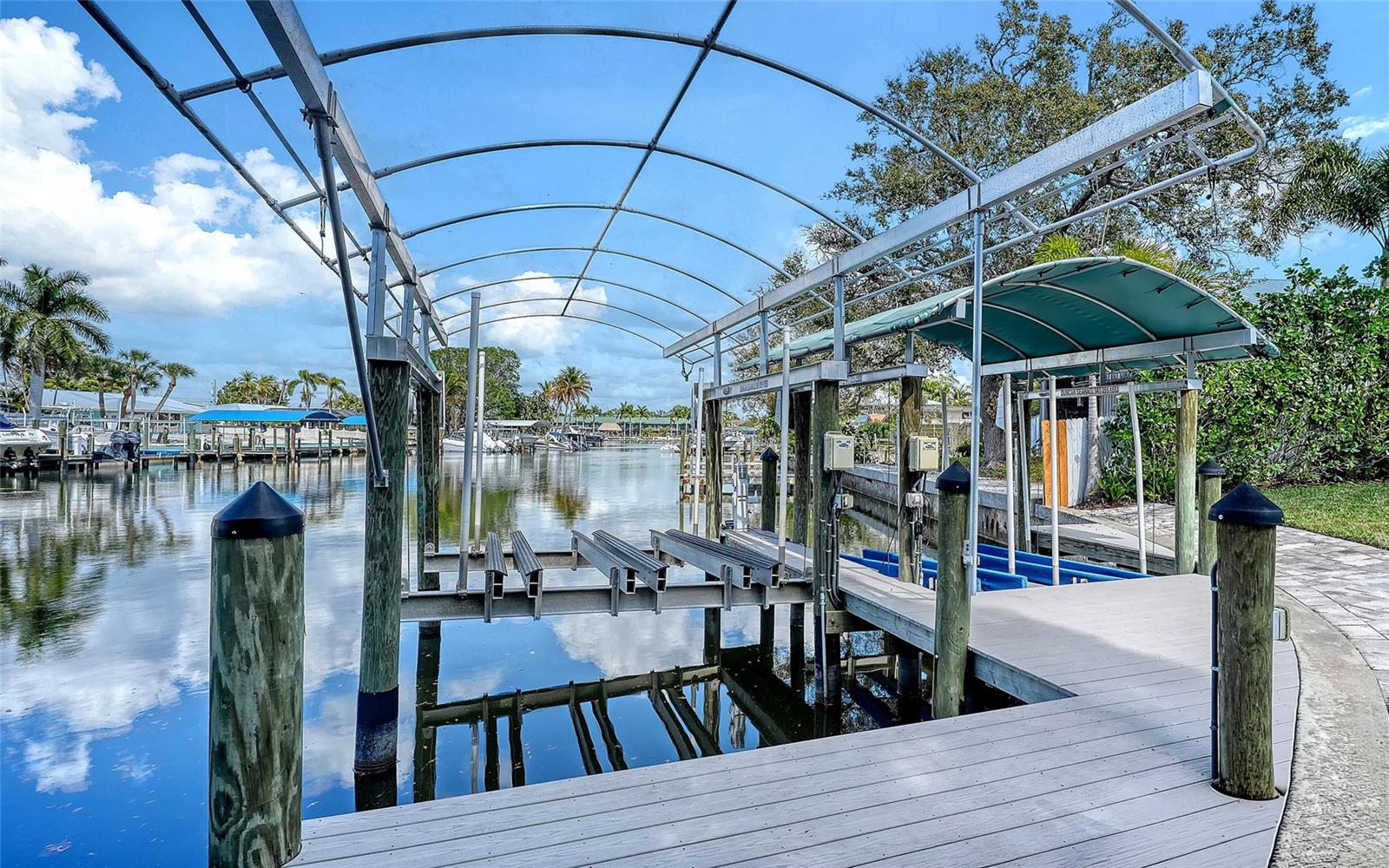121 Holly Ave, Sarasota, FL 34243 photo