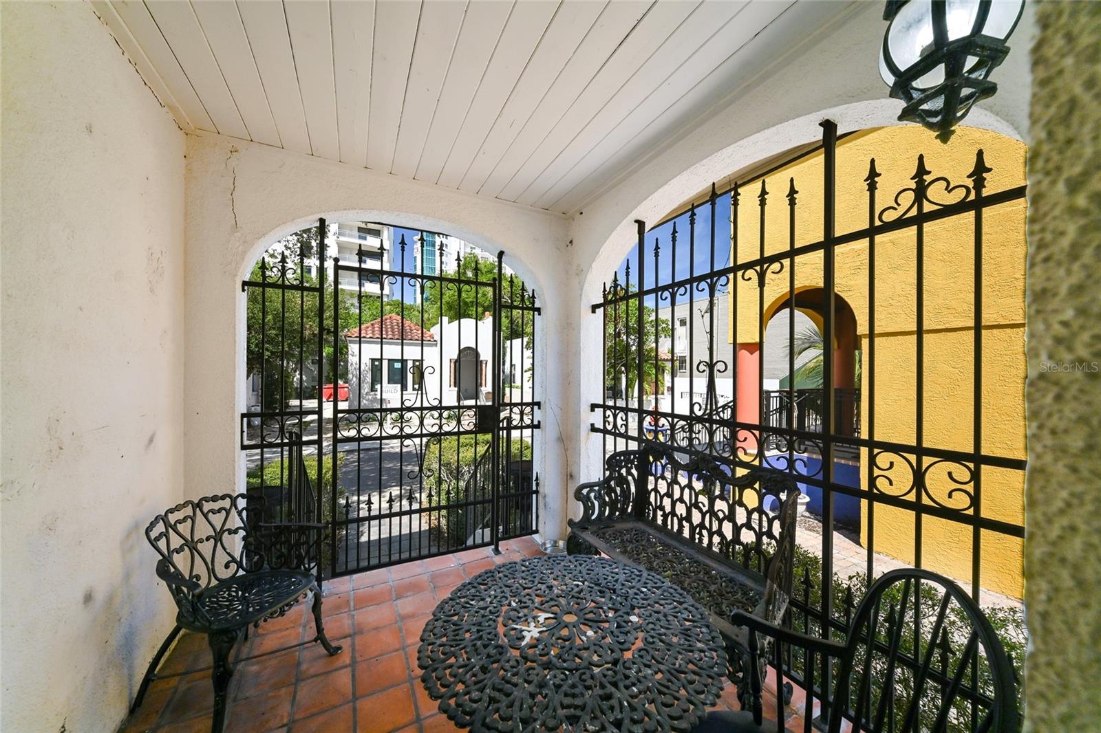 411 Burns Ct, Sarasota, FL 34236 photo