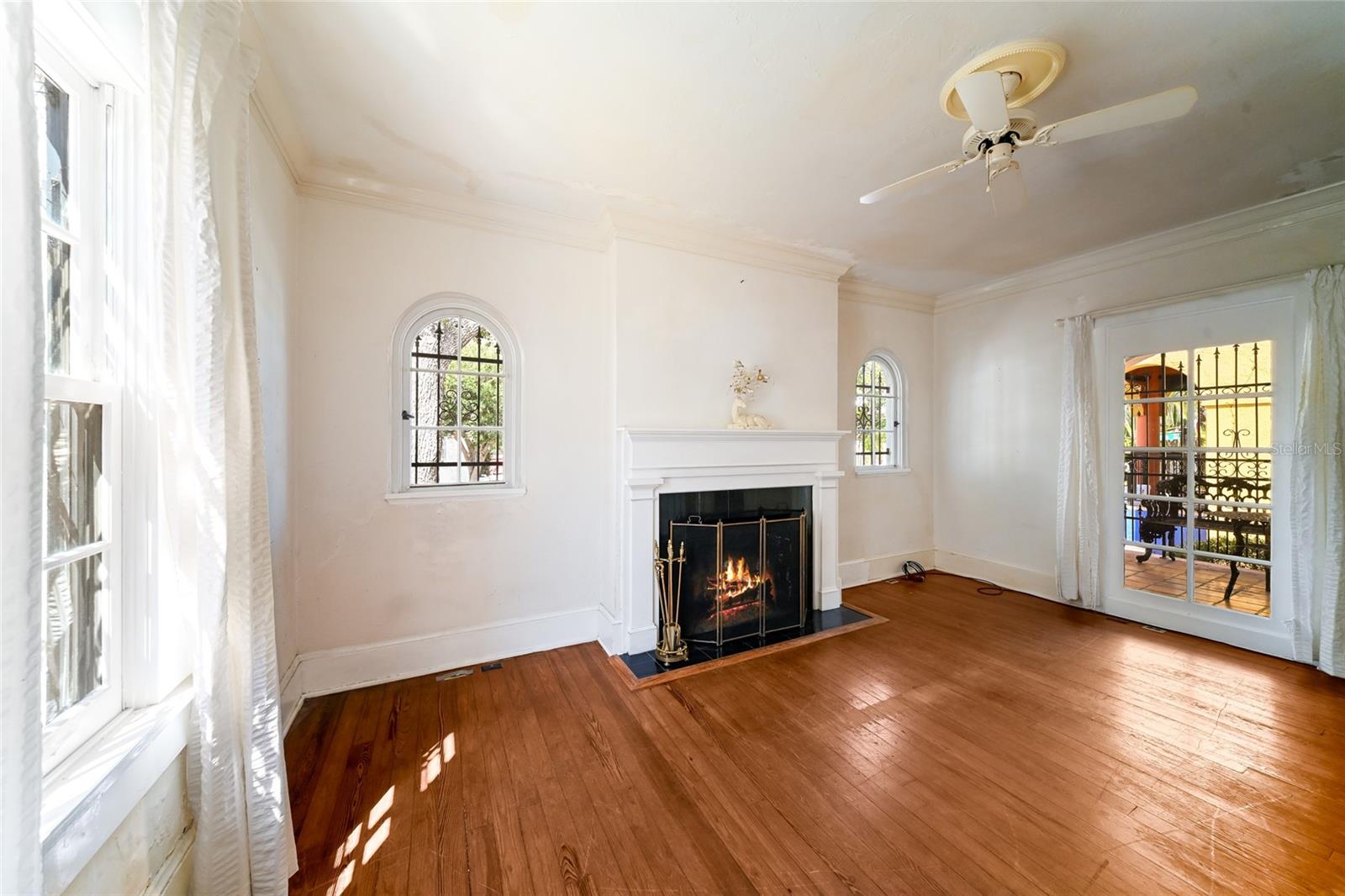 411 Burns Ct, Sarasota, FL 34236 photo