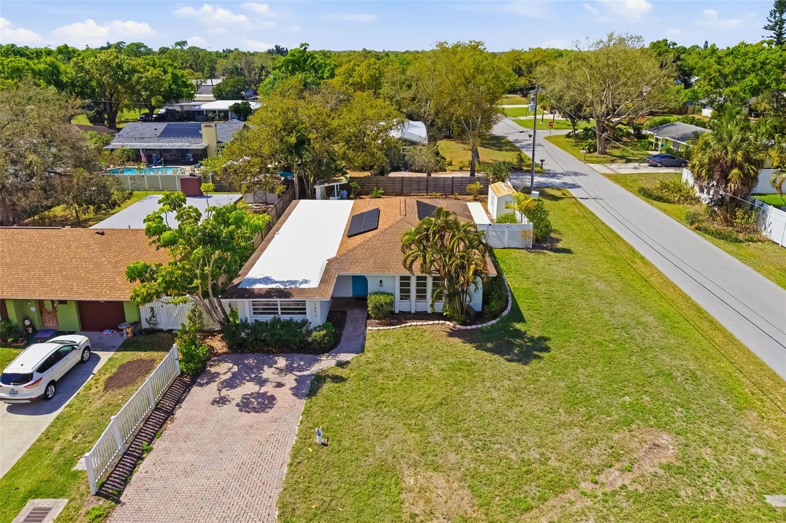1097 Willis Ave, Sarasota, FL 34232