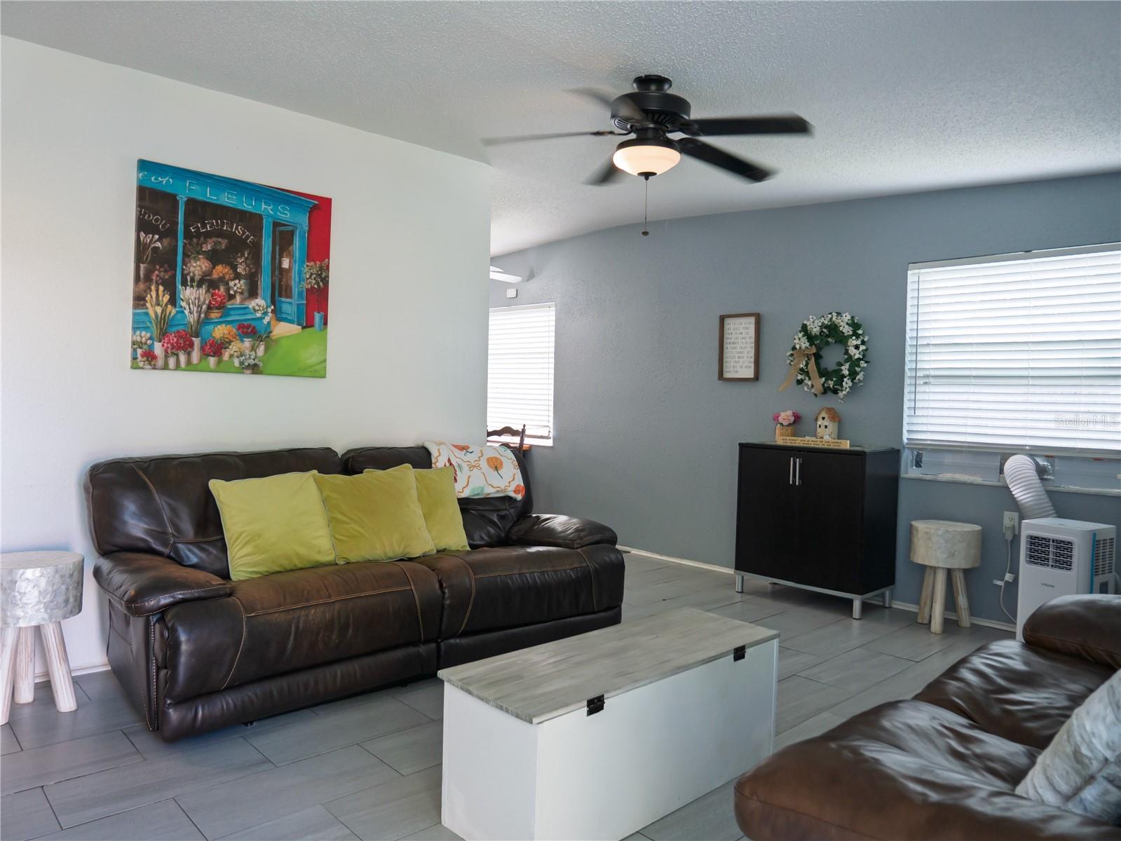 718 Northmoor Ave, Saint Petersburg, FL 33702 photo