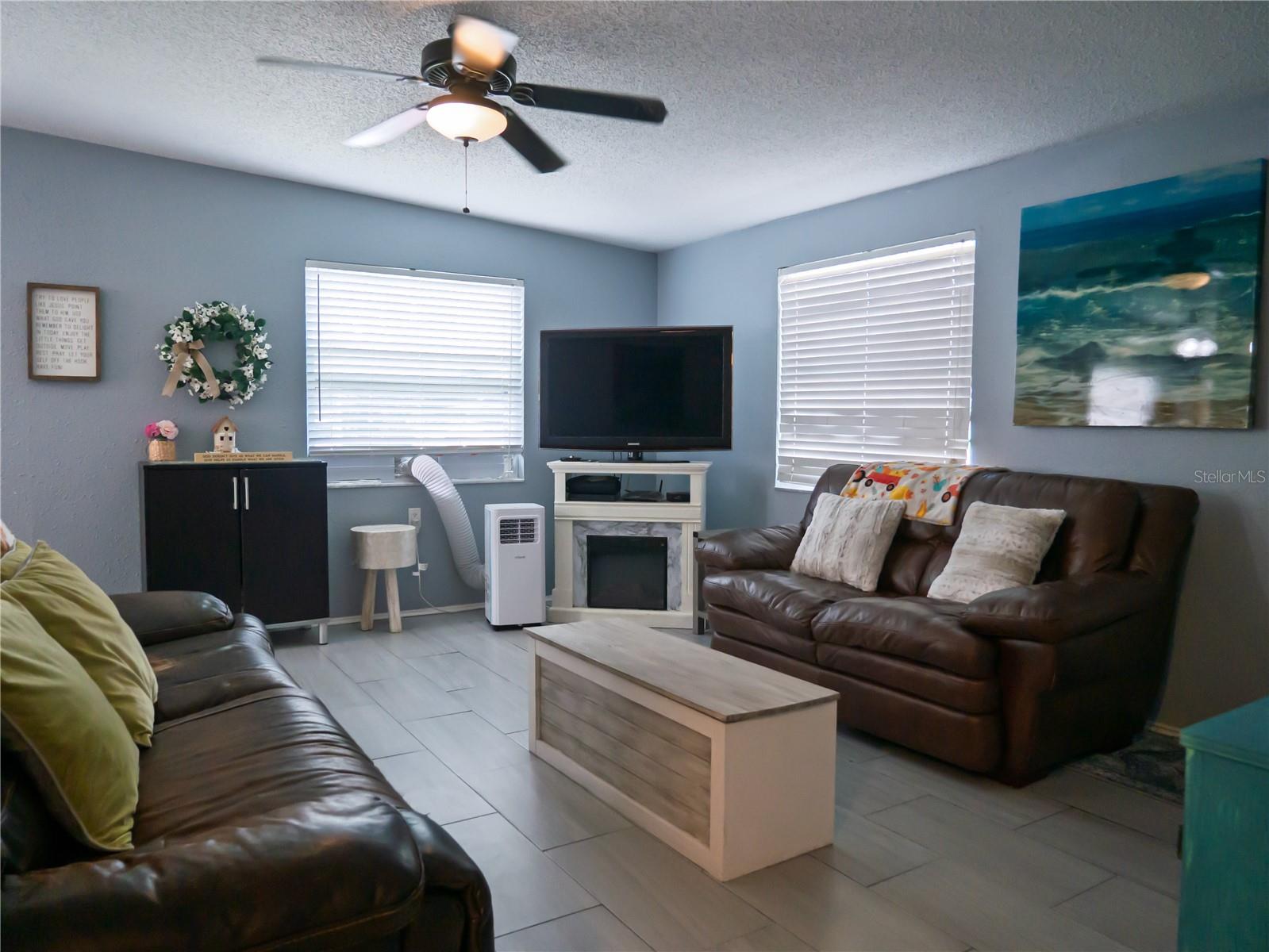 718 Northmoor Ave, Saint Petersburg, FL 33702 photo