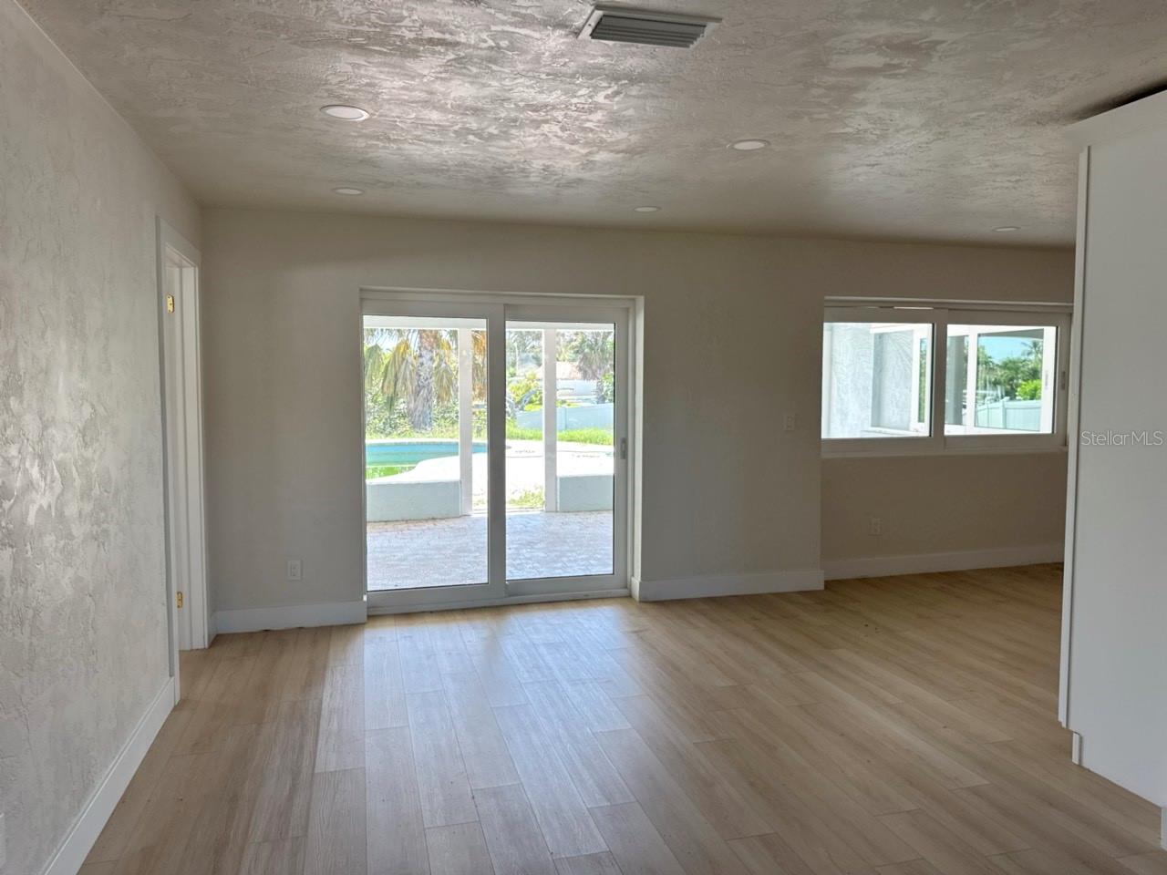 4568 40 St, Saint Petersburg, FL 33711 photo