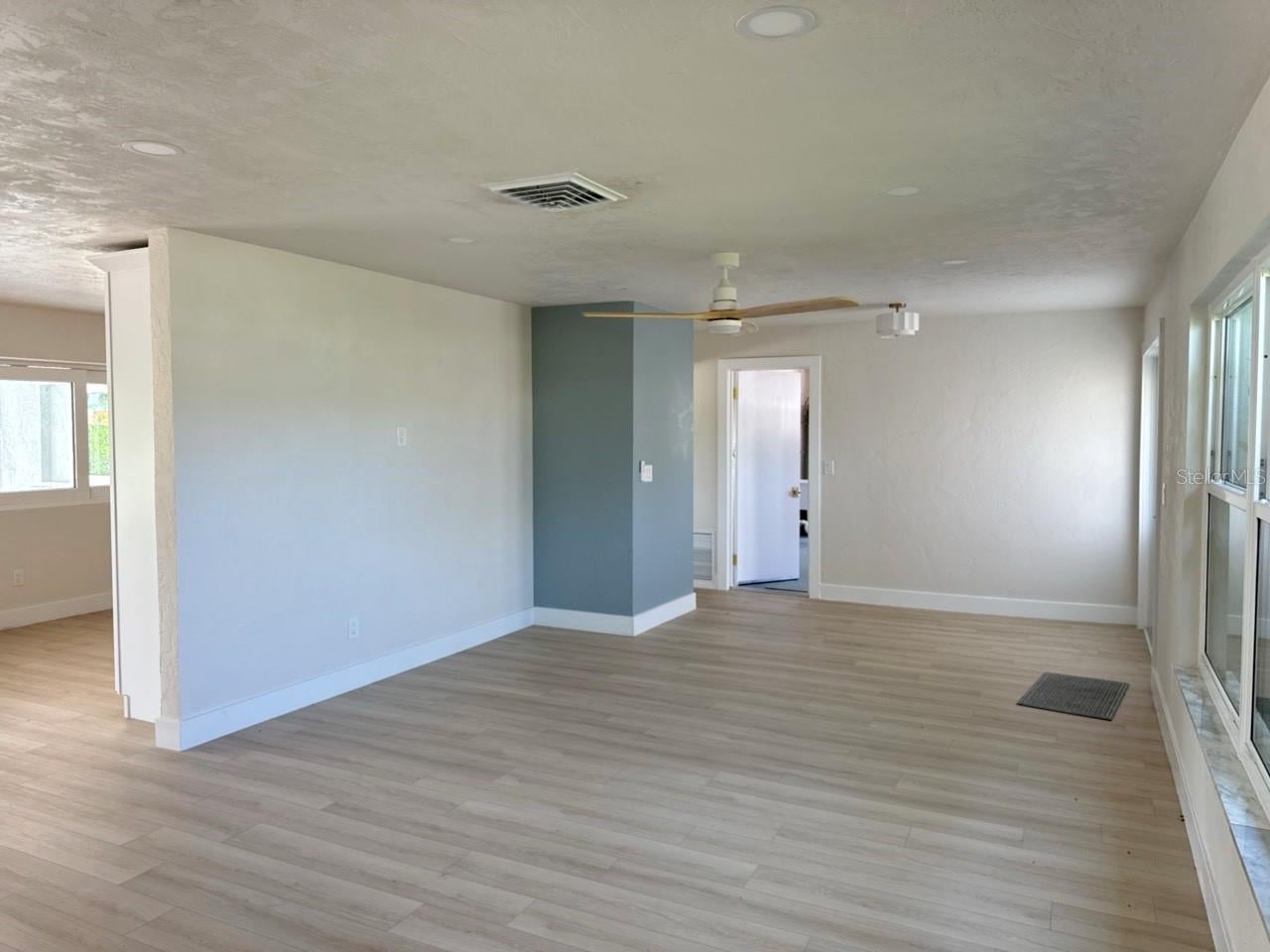 4568 40 St, Saint Petersburg, FL 33711 photo