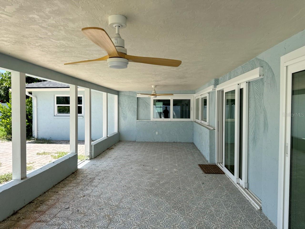 4568 40 St, Saint Petersburg, FL 33711 photo